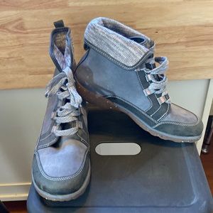 Chaco, Barbary women’s boot, worn once, size 9